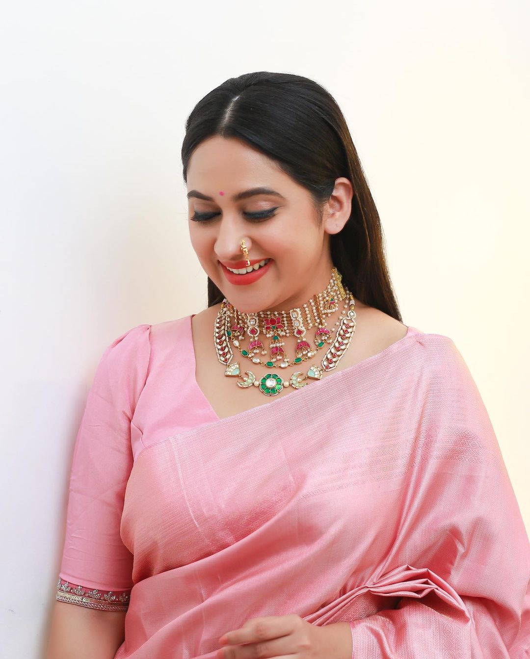 Malayalam Actress Miya George Beautiful jewelry in Pink Saree